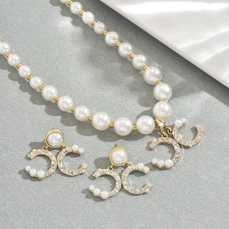 Elegant Women's Jewelry Set – Geometric C-Shape Pendant Necklace with Pearl Chain and Matching Earrings