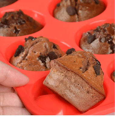 12-Cup Silicone Muffin Pan - Non-Stick Red Baking Mould for Cupcakes, Egg Bites & Tarts - Food Grade, Heat Resistant & Dishwasher Safe (29.5cm)
