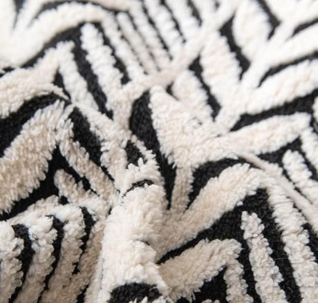 Brown Plush Pet Bed Mat - 60 x 80 cm Polyester Fibre - Thickened Soft Cushion, Scratch Resistant Surface, Non Slip Base for Cats and Dogs
