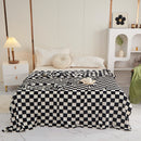 Blue and white checkered pattern Double-Sided Fleece Blanket – 150×200cm Machine Washable, No-Shedding Flannel Throw for Bed, Sofa & Air Conditioning Use