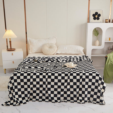 Red and brown checkered pattern Double-Sided Fleece Blanket – 150×200cm Machine Washable, No-Shedding Flannel Throw for Bed, Sofa & Air Conditioning Use