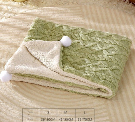 2-piece M size Green Pet Winter Comfort Bundle – 55*45cm Plush Pet Blanket and 50*35cm Thickened Pet Sleeping Bed Set for Dogs and Cats, Double-Sided Warm Blanket with Soft Plush Bed Cushion