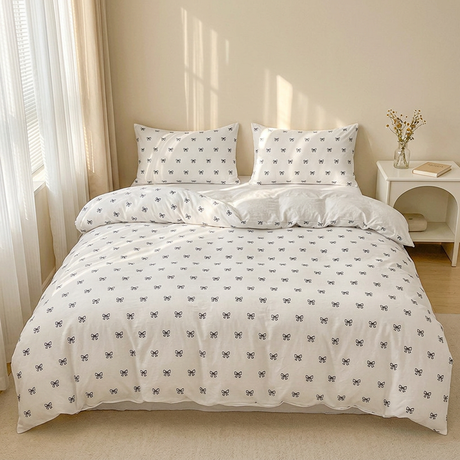 Bow Print Bedding Set - 3 Piece Set - Quilt Cover 200 x 229 cm with 2 Pillowcases 51 x 66 cm - White and Black Bow Pattern