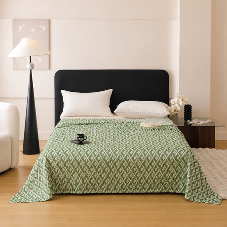 Green Diamond Pattern Bamboo Fiber Summer Cooling Blanket 150×200cm for Bed Sofa Air Conditioned Room Lightweight Breathable Gauze Coverlet
