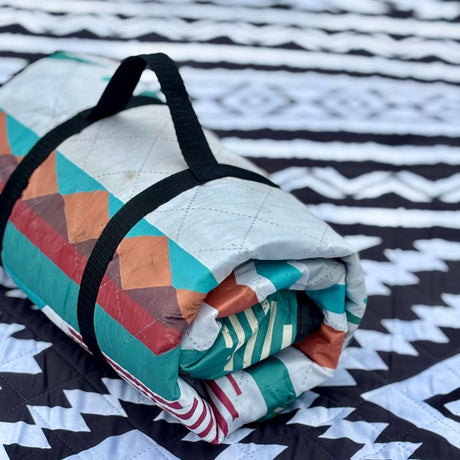 200 x 200 CM Extra Large Thick Waterproof Ultrasonic Picnic Blanket - Diamond Shaped Ethnic Pattern Outdoor Camping & Beach Mat for 6 to 8 People