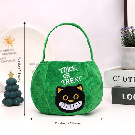 Green bag with black cat design - Plush Halloween Trick or Treat Candy Bag - Polyester  Tote with Embroidered Face, Lightweight Portable Goody Pouch for  Party Favors and Trick or Treating